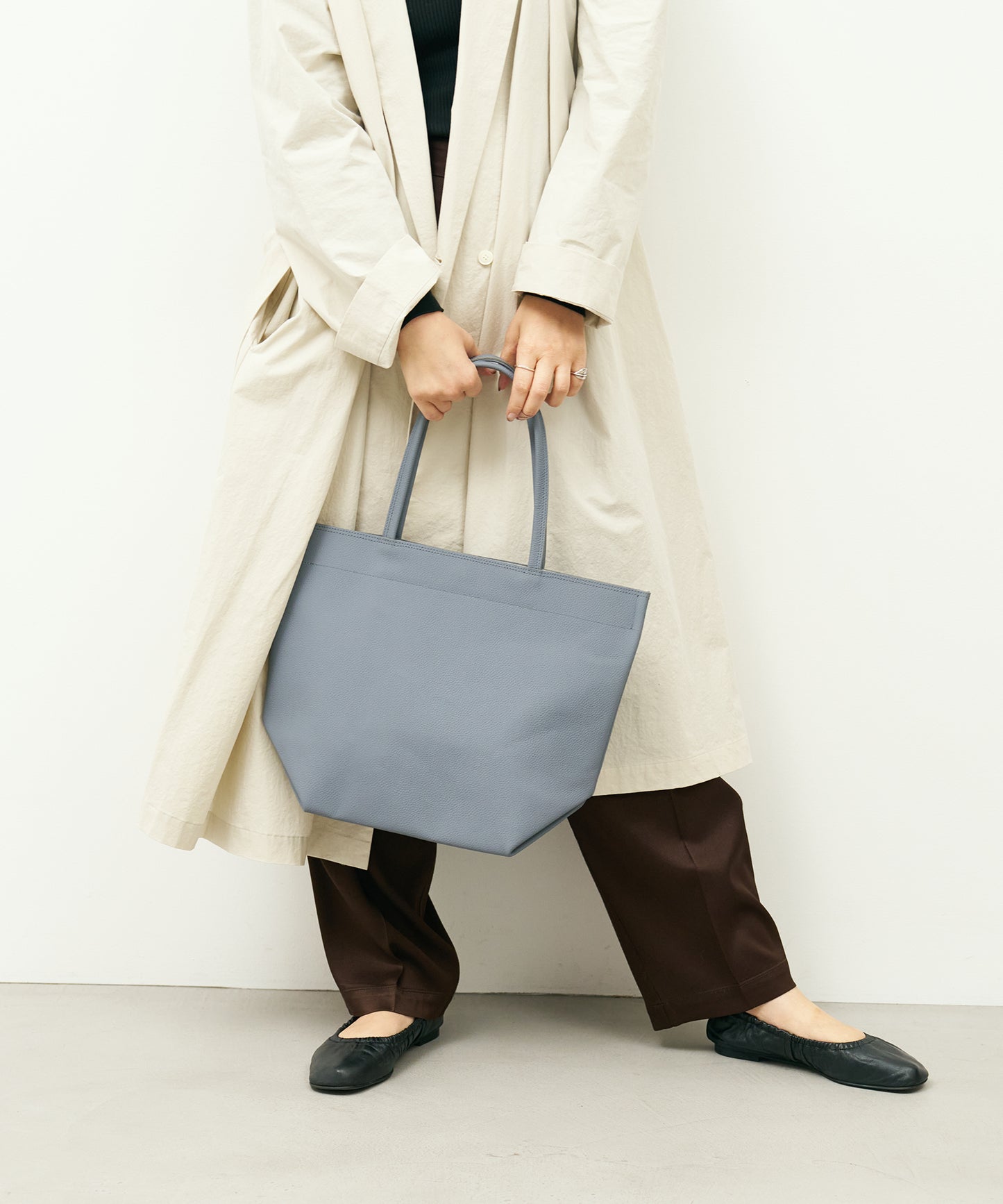 #51b/ ランチバッグM（powder blue）/ 牛革・フィリップ