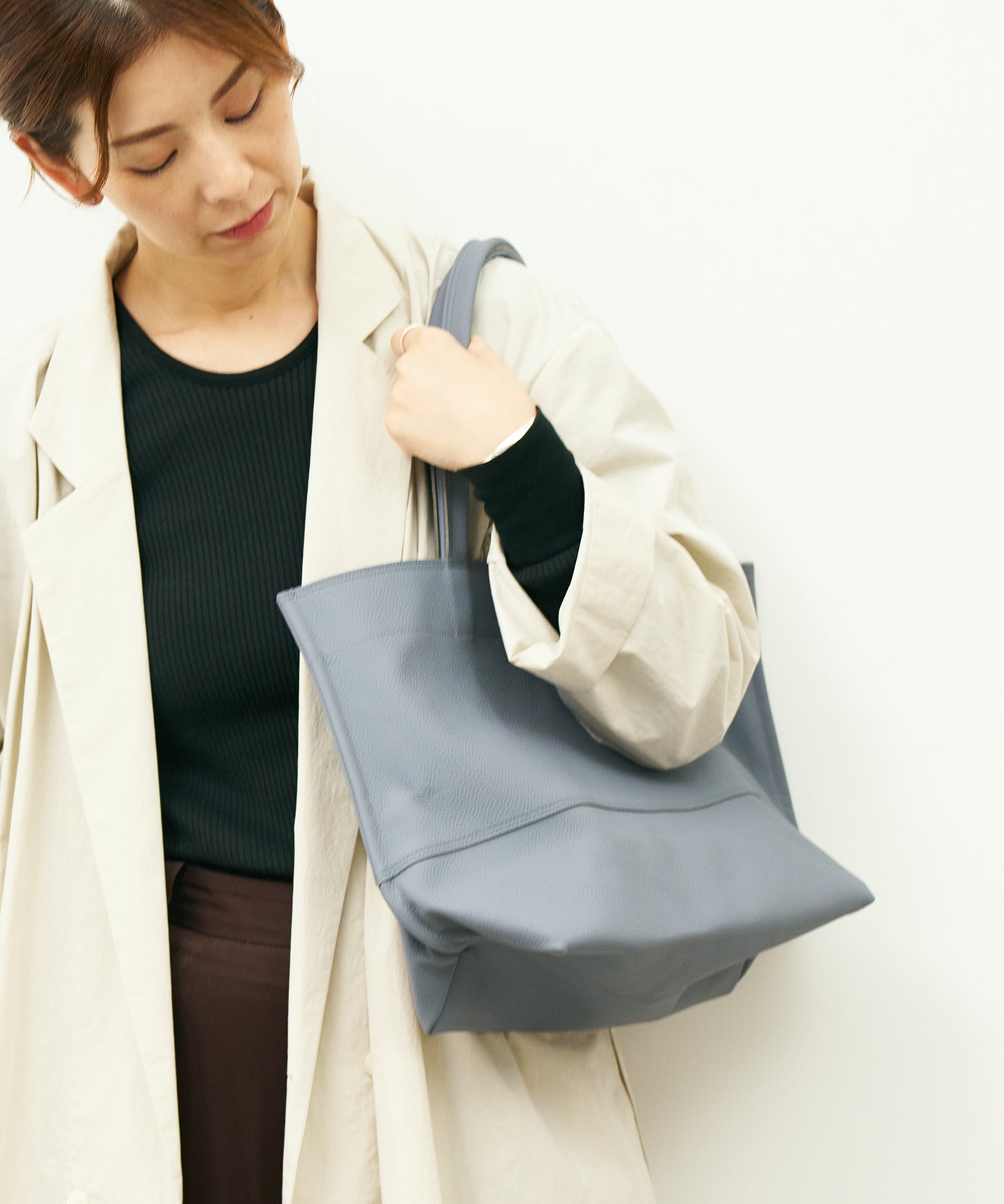 #51b《BF SALE 30%》ワイドトートM（powder blue）/ 牛革・フィリップ