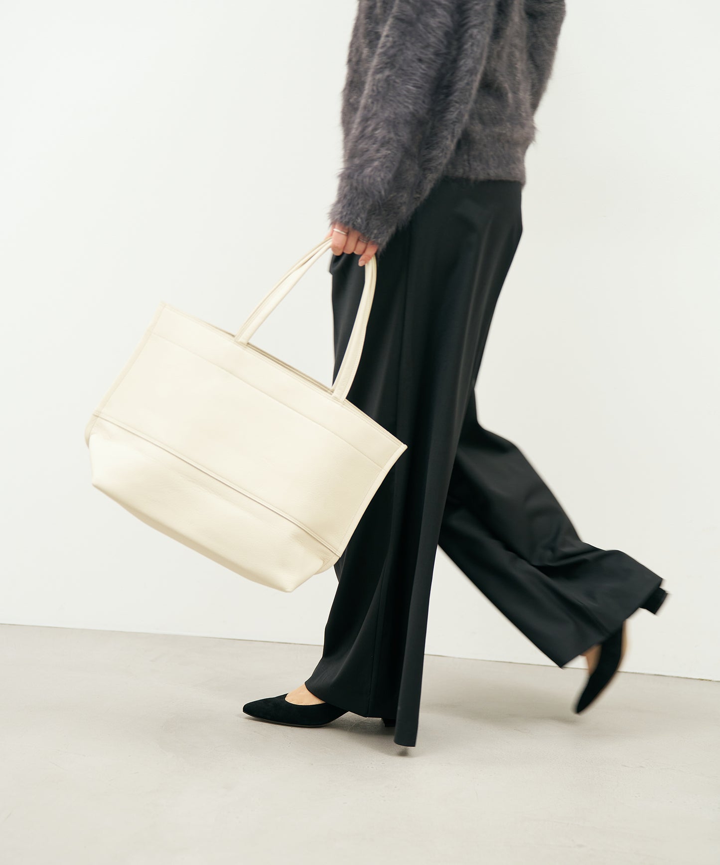 #52b/ ワイドトートM（ivory）/ 牛革・バレンシア