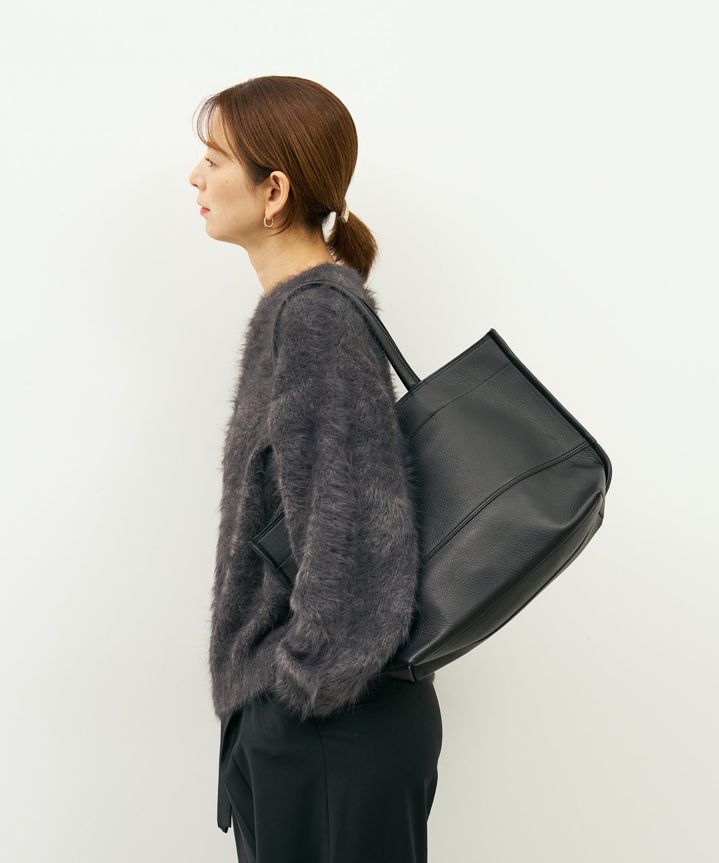 #52b/ ワイドトートM（black）/ 牛革・バレンシア