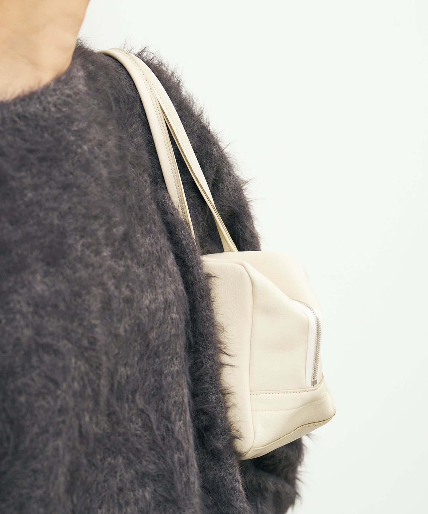 #52b/ スクエアダッフル XS (ivory) / 牛革・バレンシア