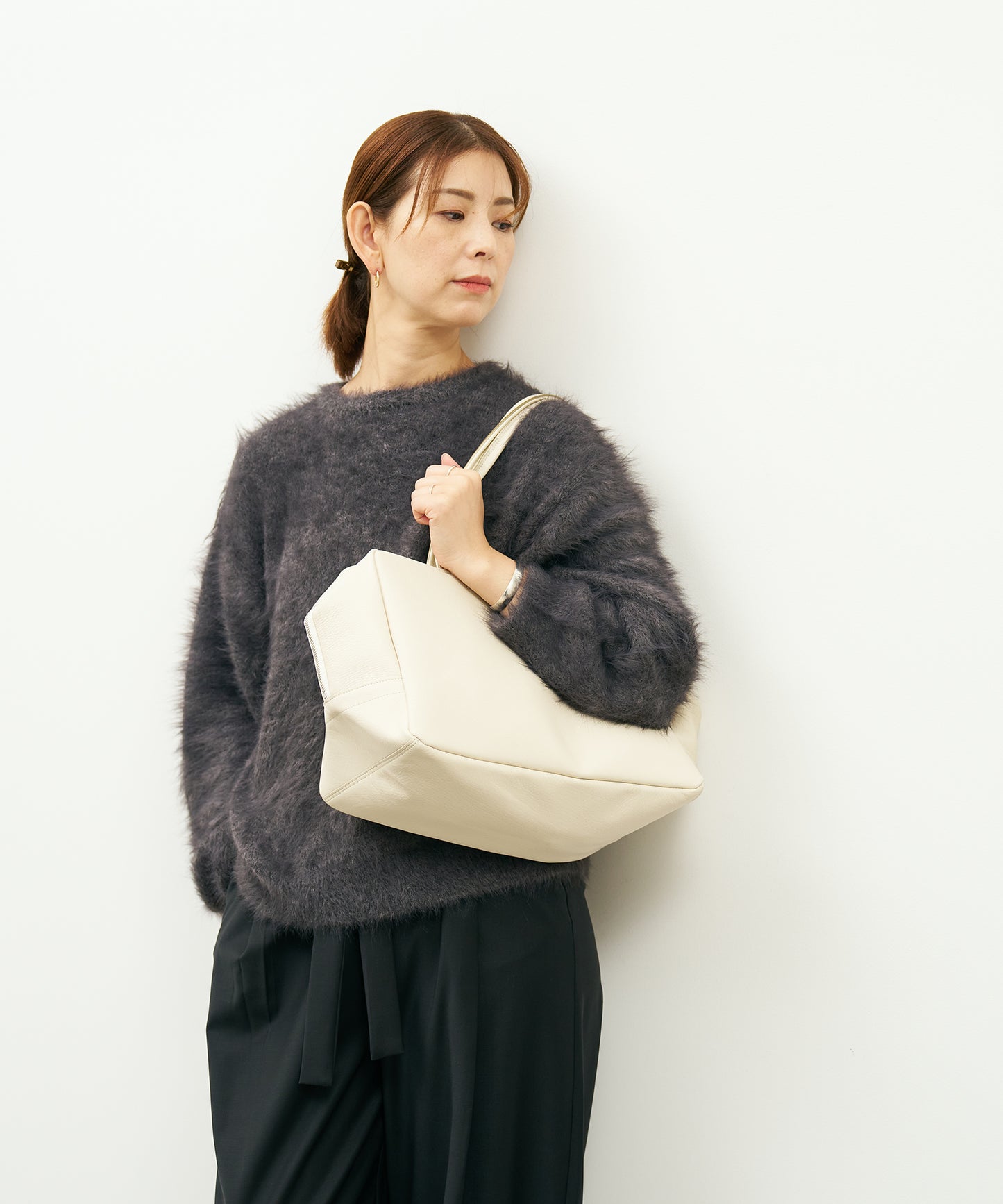 #52b/ スクエアダッフル M (ivory) / 牛革・バレンシア