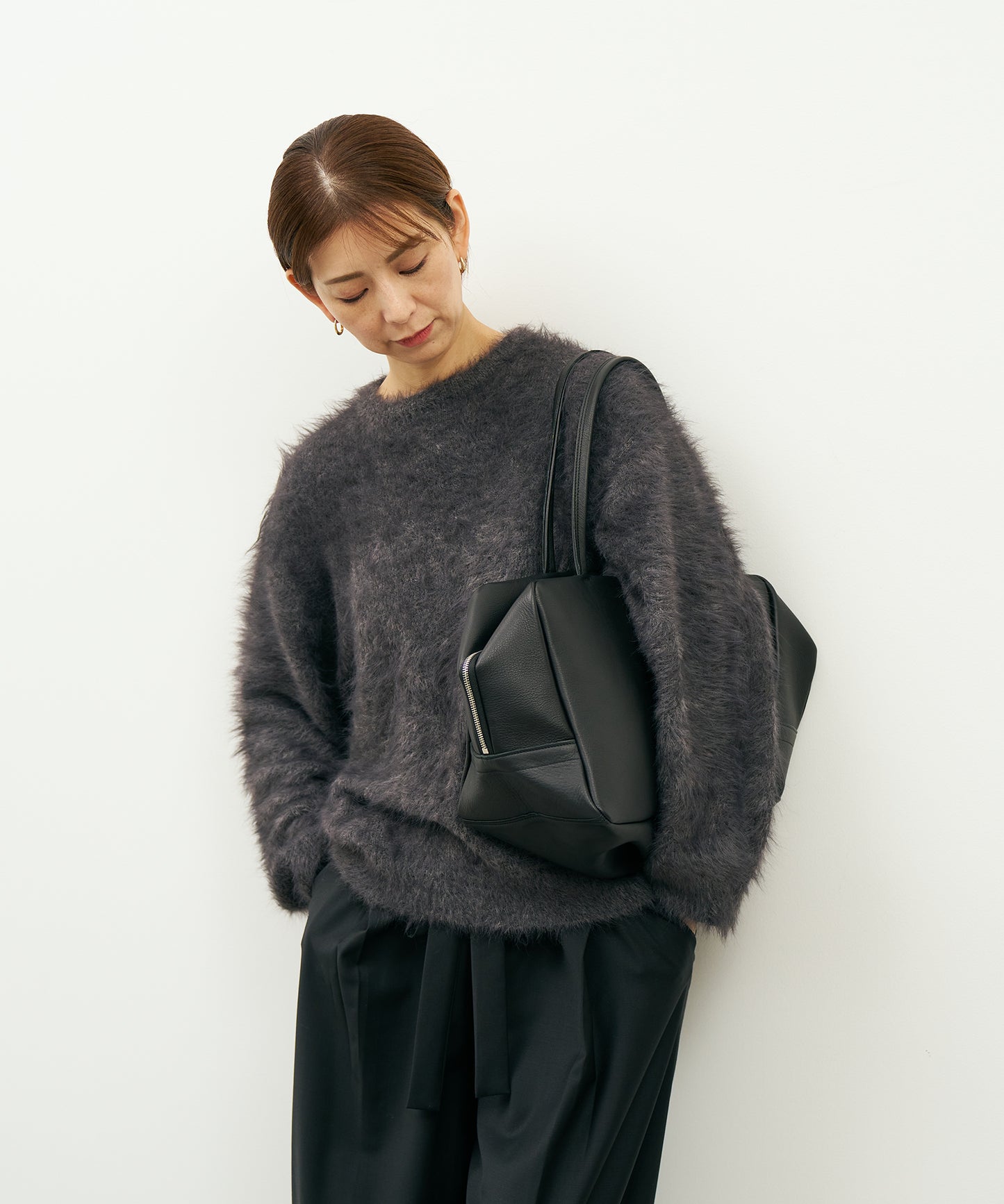 #52b/ スクエアダッフル M (black) / 牛革・バレンシア