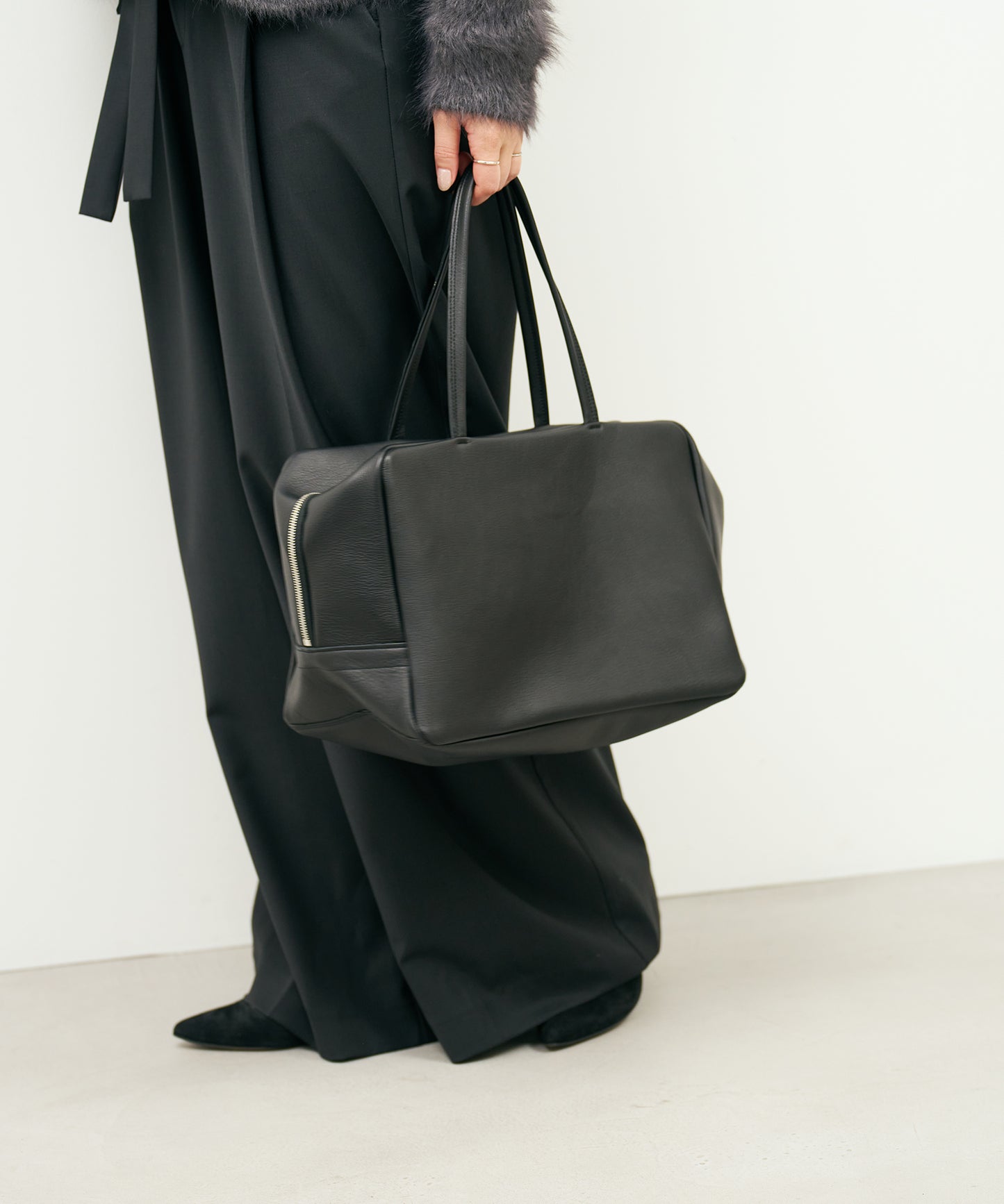 #52b/ スクエアダッフル M (black) / 牛革・バレンシア