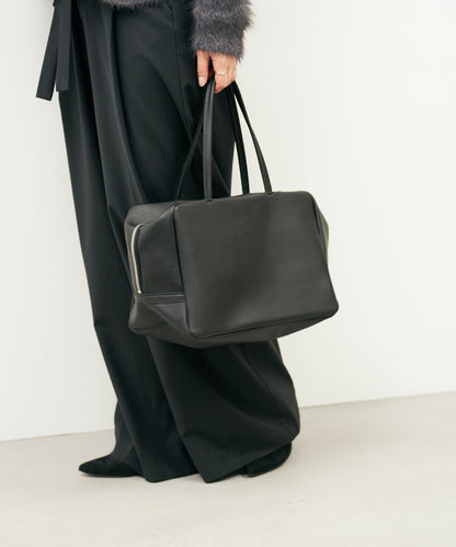#52b/ スクエアダッフル M (black) / 牛革・バレンシア