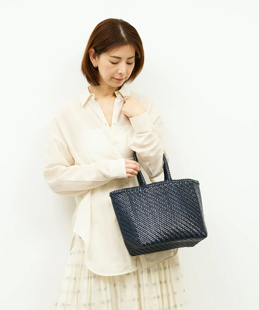 #57/ メルカドトート M(classic navy)/ 牛革・バッファローメッシュ - REN