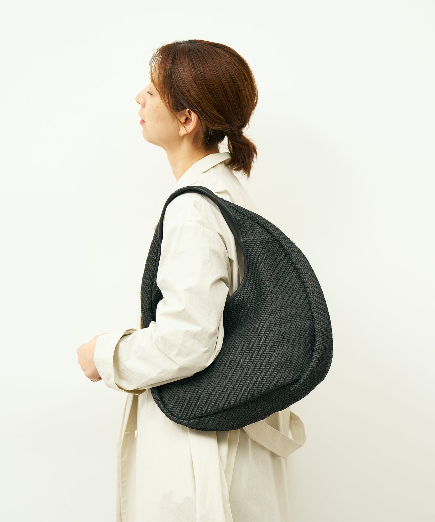 #60/ サークルバスケットM（black）/ 羊革・シープメッシュ