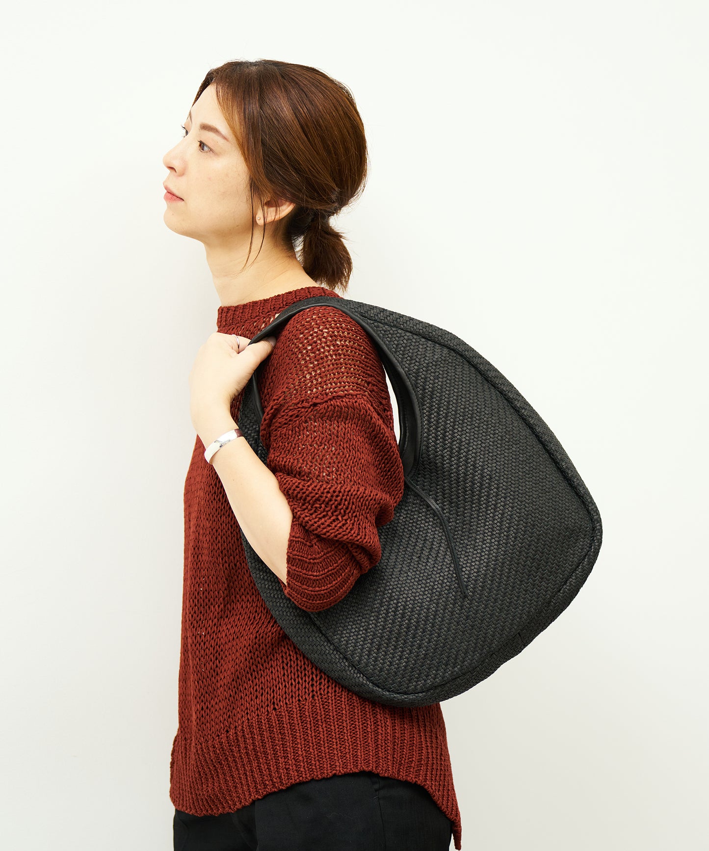 #60/ サークルバスケットM（black）/ 羊革・シープメッシュ