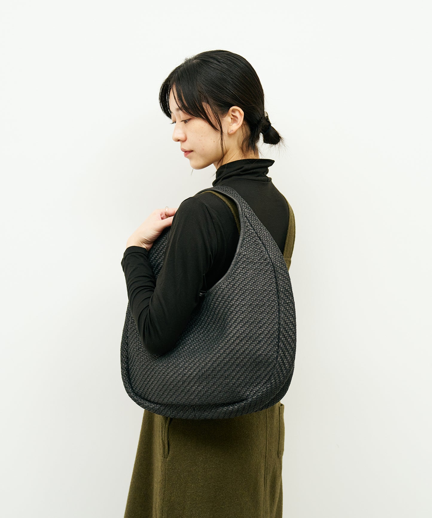 #60/ サークルバスケットM（black）/ 羊革・シープメッシュ