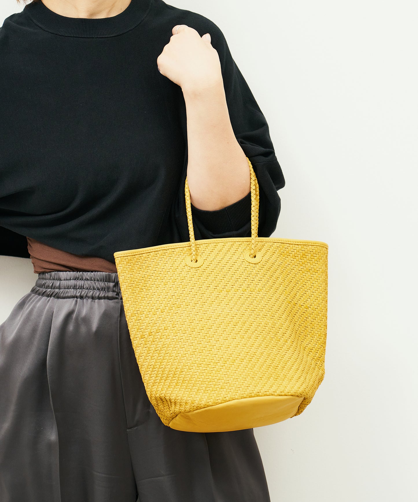 #60/ バスケット（mustard）/ 羊革・シープメッシュ
