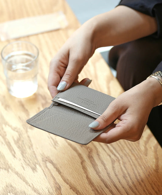 EOS/ #51/ カードケース（almond gray）/ 牛革・フィリップ - REN