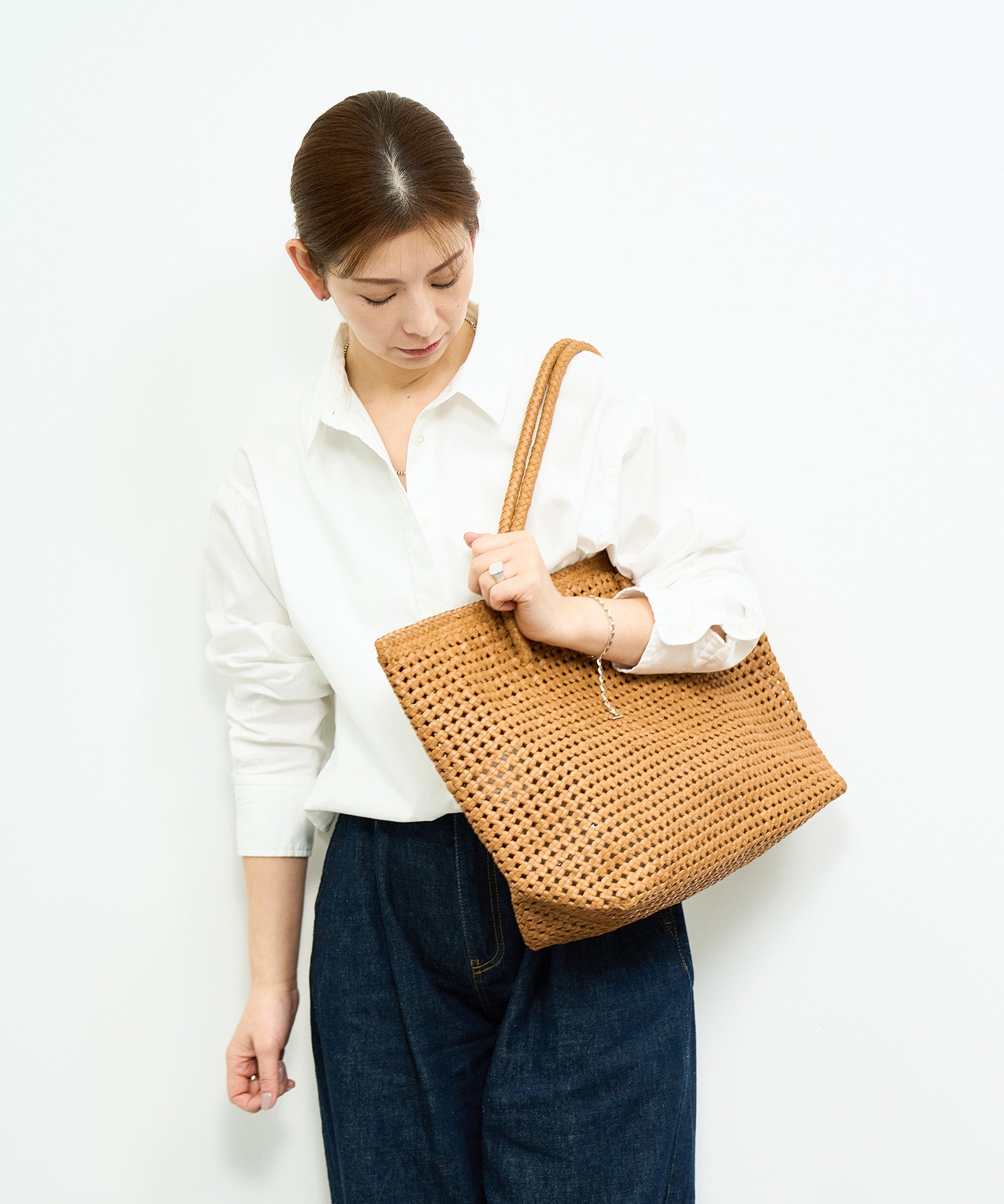 春夏に最適なやぎ革メッシュトートバッグ - 涼しげで上品な