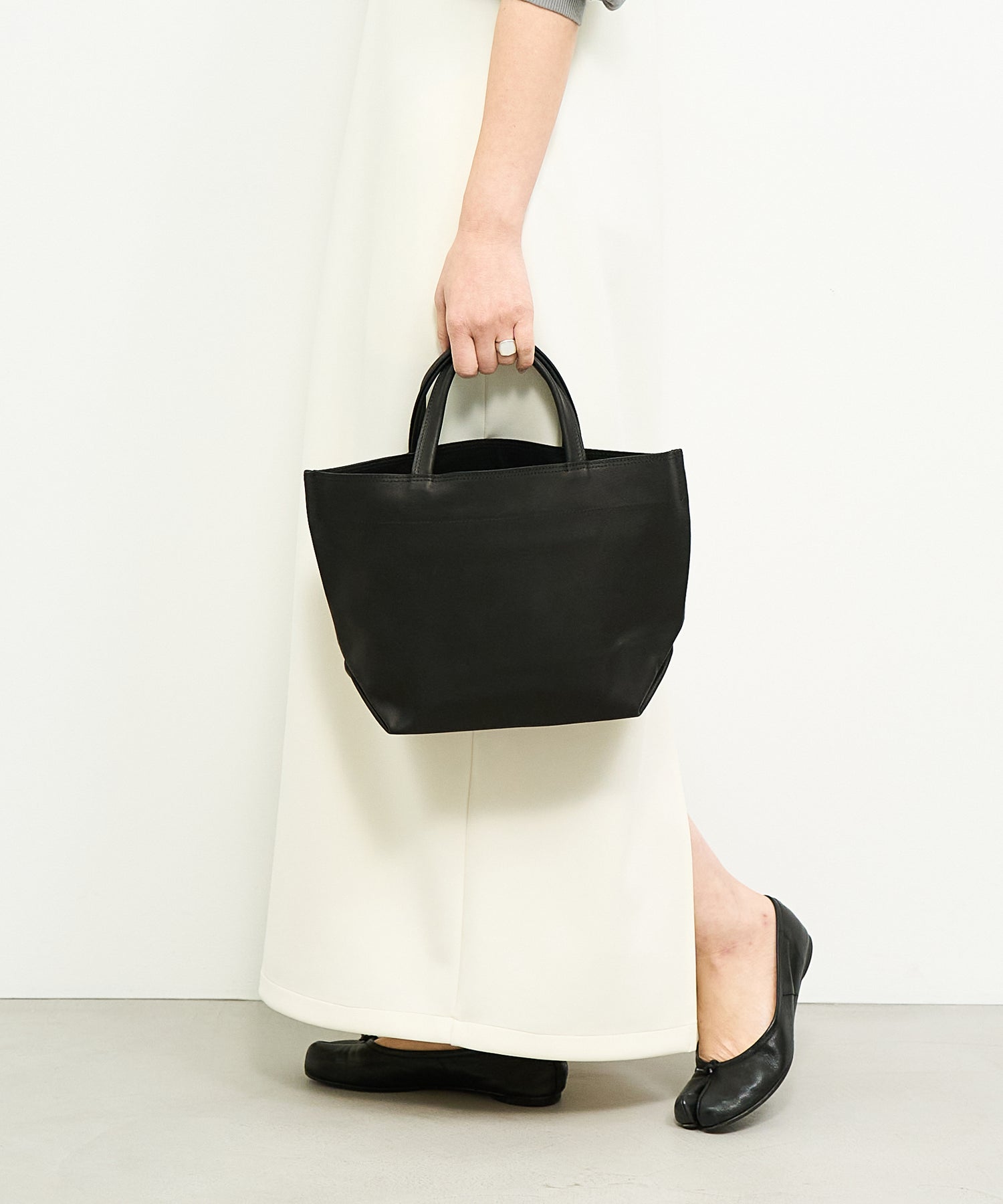 REN】《トートバッグ》シンプルで軽い、手持ちサイズのレザーバッグ。
