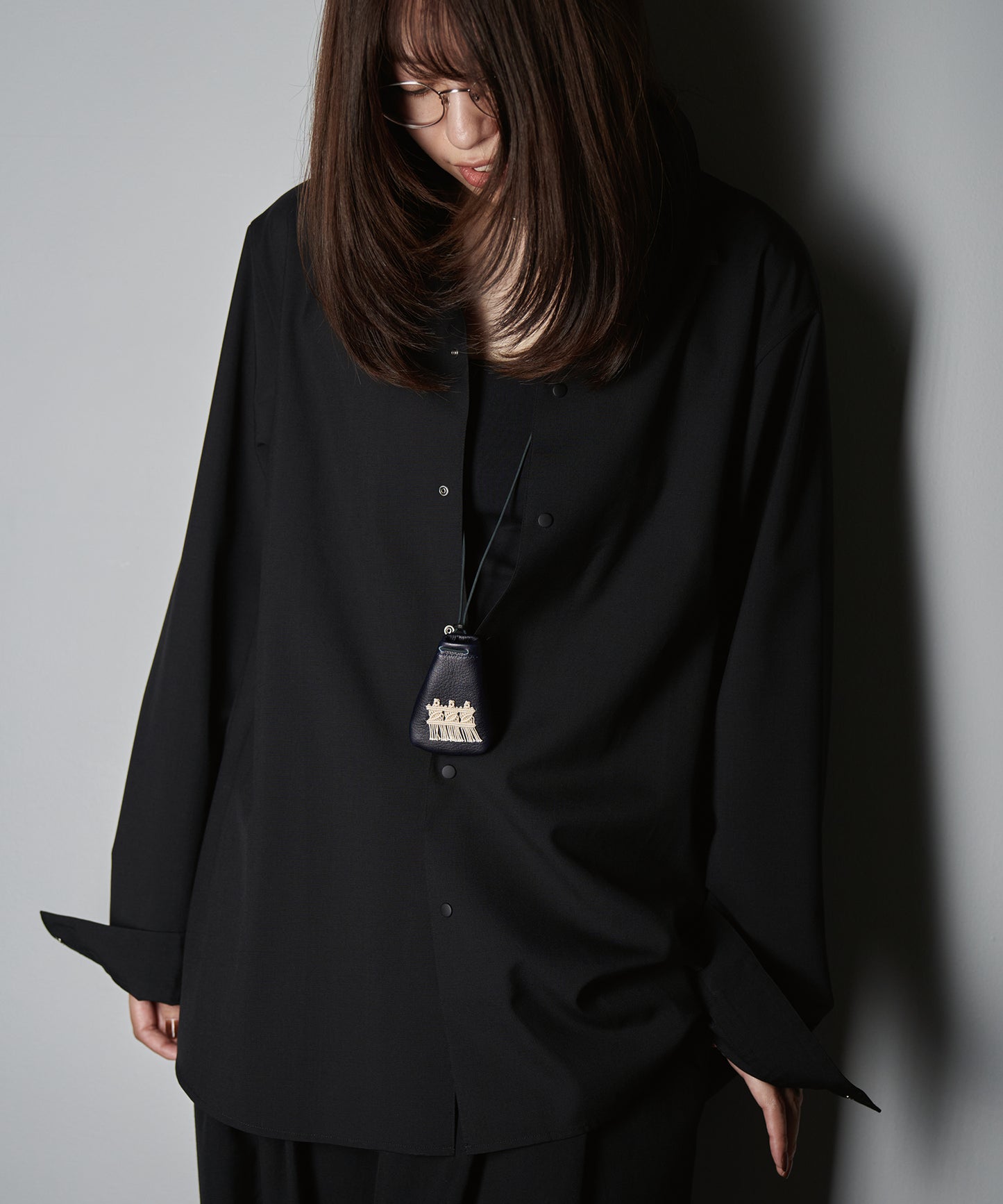 #55/ 【限定販売】アミュレットポーチXS（松田紗和さんコラボ  / indigo blue）/ ベビーバッファロー