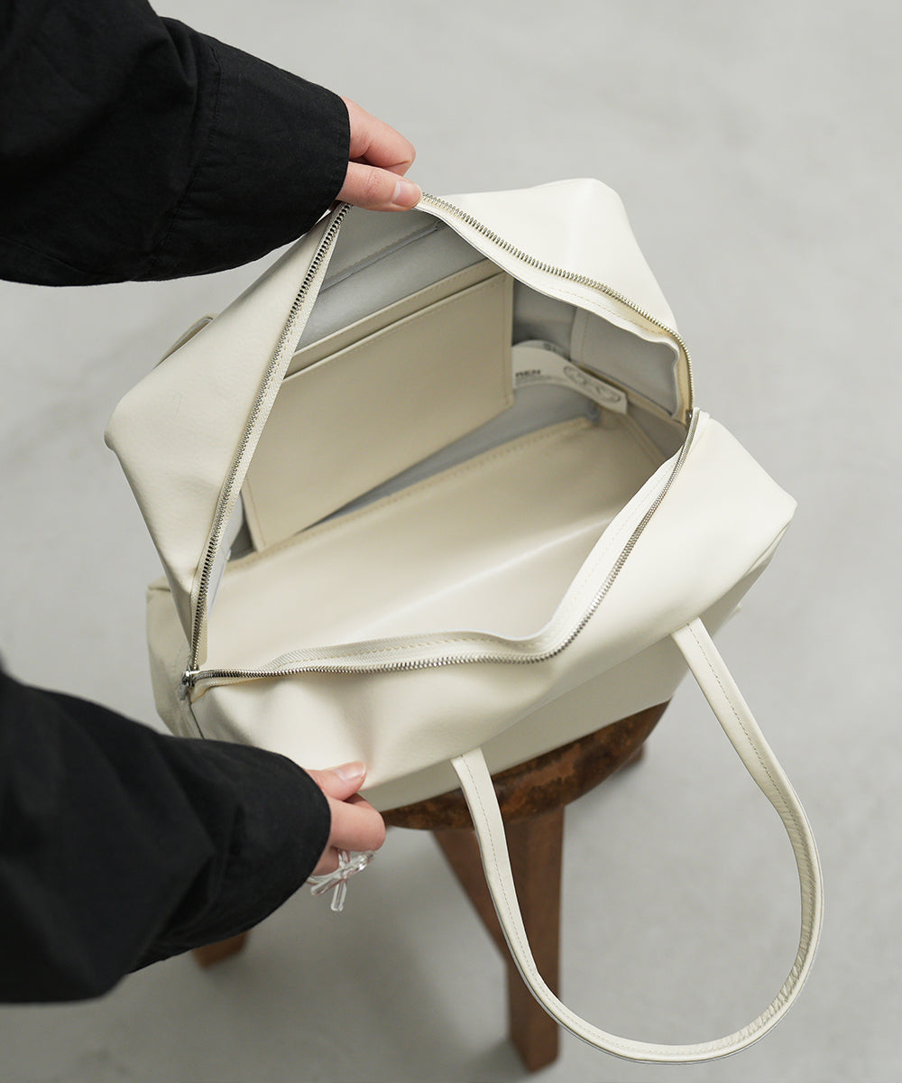 silk white / 内装