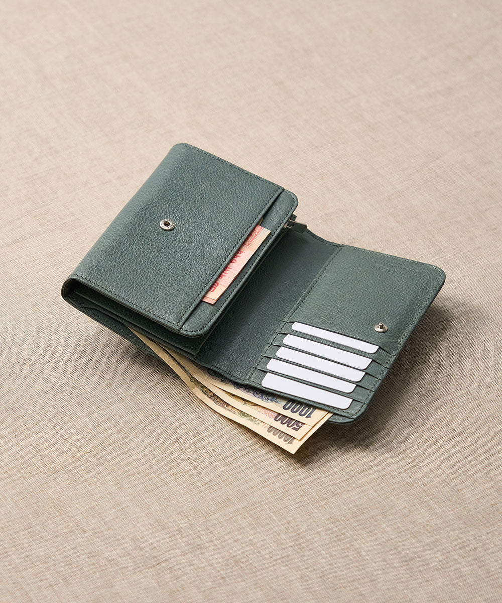 二つ折り財布》サブポケットも充実、たっぷり収納できる革財布。 – REN